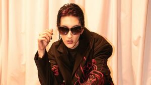 Mavi – Gözlerindeki Ay Şarkı Sözleri