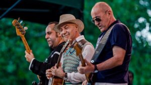 MFÖ – Hep Yaşın 19 Şarkı Sözleri