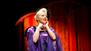 Pamela Spence – İstanbul Şarkı Sözleri