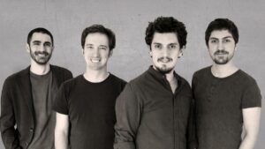 Pinhani – Ne Güzel Güldün Şarkı Sözleri