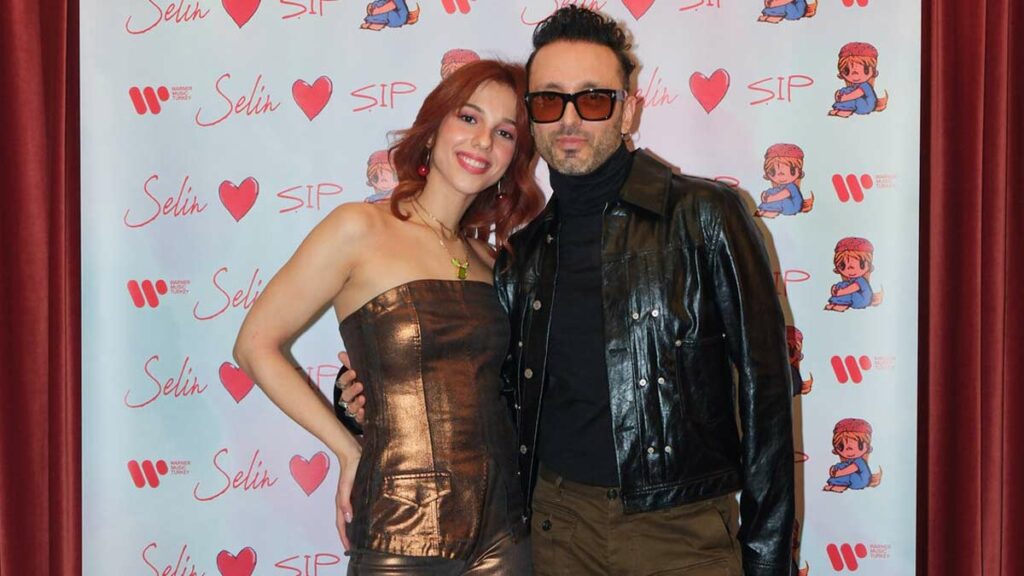 Selin & Mabel Matiz – Yanılır Gibi video