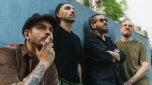 Son Feci Bisiklet – Bu Kız Şarkı Sözleri