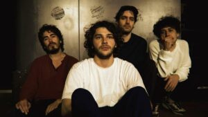 Yaşlı Amca – Giderdi Hoşuma Şarkı Sözleri