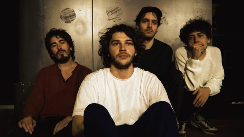 Yaşlı Amca – Giderdi Hoşuma Şarkı Sözleri