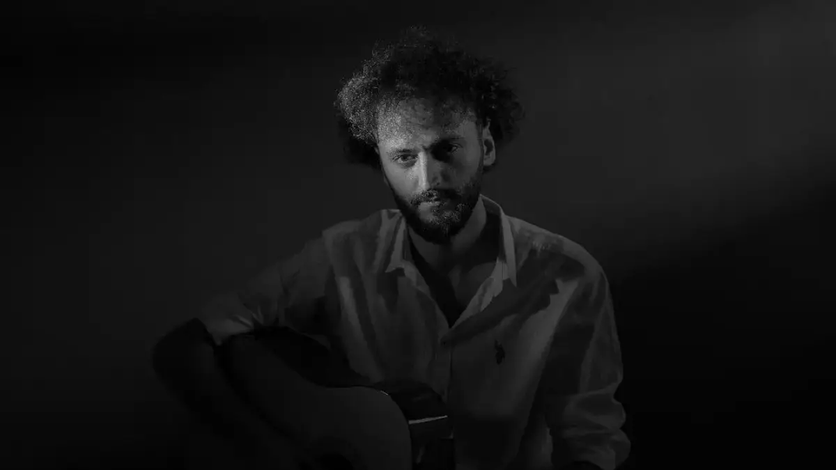 Berk Baysal – Yanıyor Bak Gönlüm Şarkı Sözleri