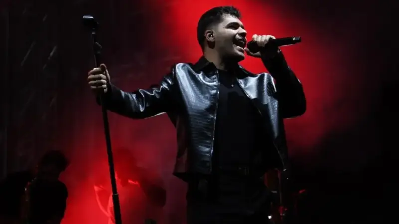 Emir Can İğrek – Ruj Şarkı Sözleri