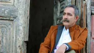 Fatih Kısaparmak – Karadır Kaşların Şarkı Sözleri