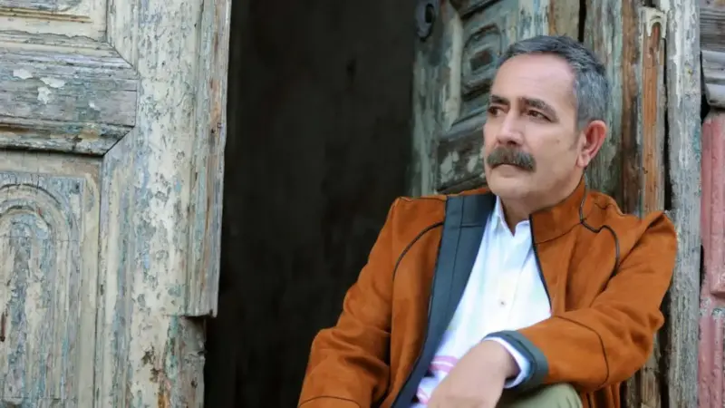 Fatih Kısaparmak – Karadır Kaşların Şarkı Sözleri