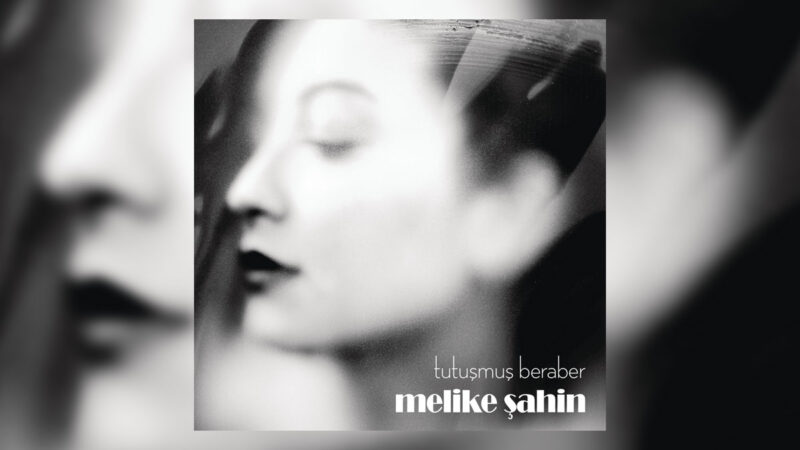 Melike Şahin – Tutuşmuş Beraber Şarkı Sözleri