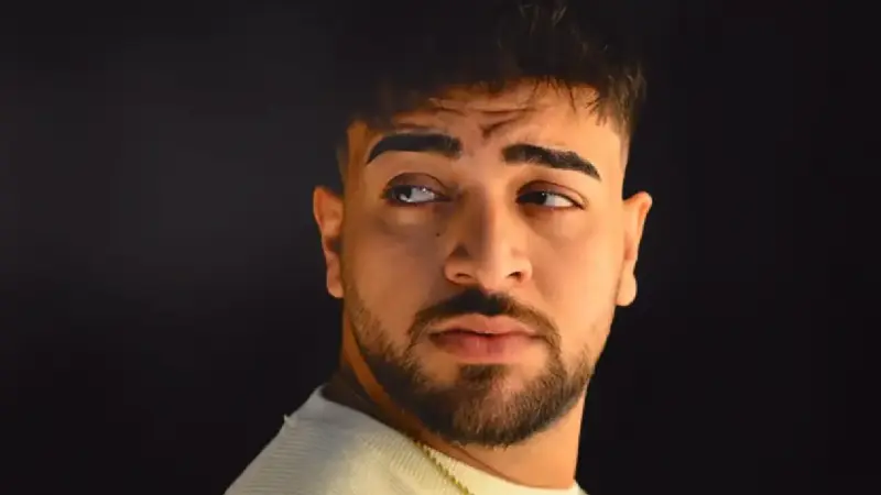 Zedi – Aklım Başımda Değil Şarkı Sözleri