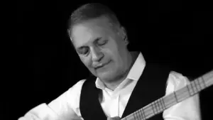 Erol Parlak – Selanik Türküsü (Çalın Davulları) Türkü Sözleri