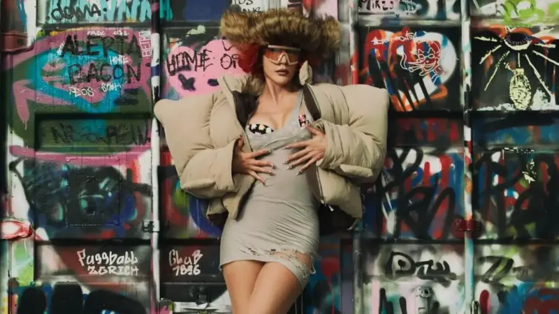 Hande Yener – Bana Ne Şarkı Sözleri