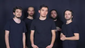 Mavi Gri – İnan Elimde Değil Şarkı Sözleri