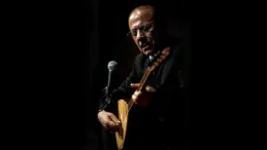 Neşet Ertaş – Şad Olup Gülmedim Şarkı Sözleri