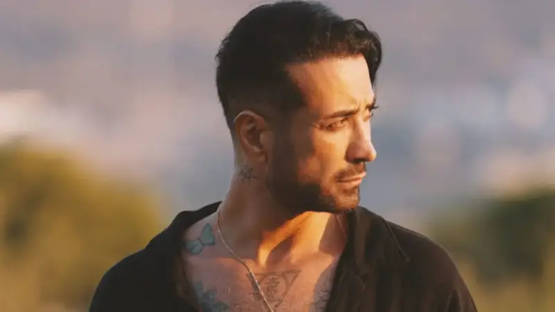 Tan Taşçı – Sende de Benden Var Şarkı Sözleri