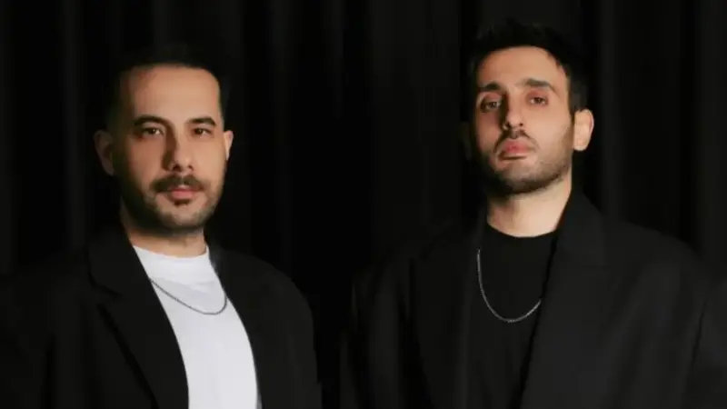 Zaaf – Kollarında Öleyim Şarkı Sözleri