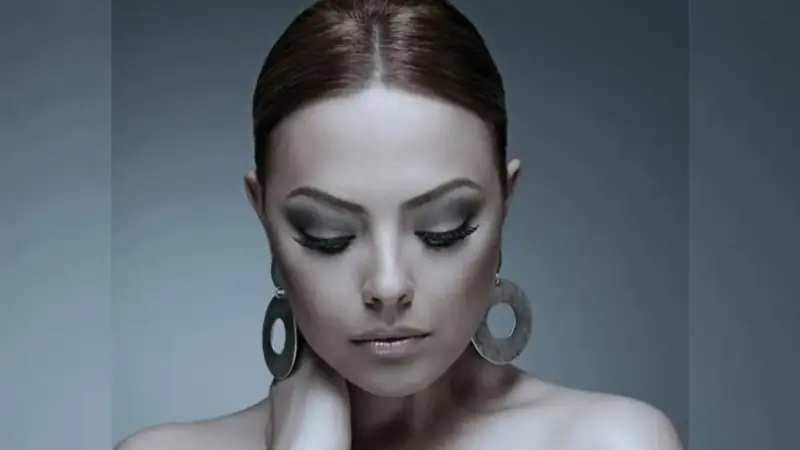 Ebru Gündeş – Söyleyin Şarkı Sözleri