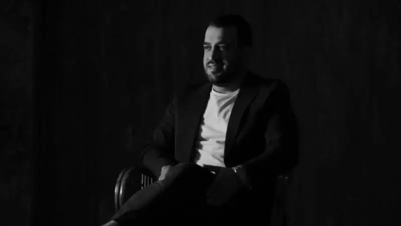 Gökhan Namlı – Duruyor Mu Yerinde Şarkı Sözleri