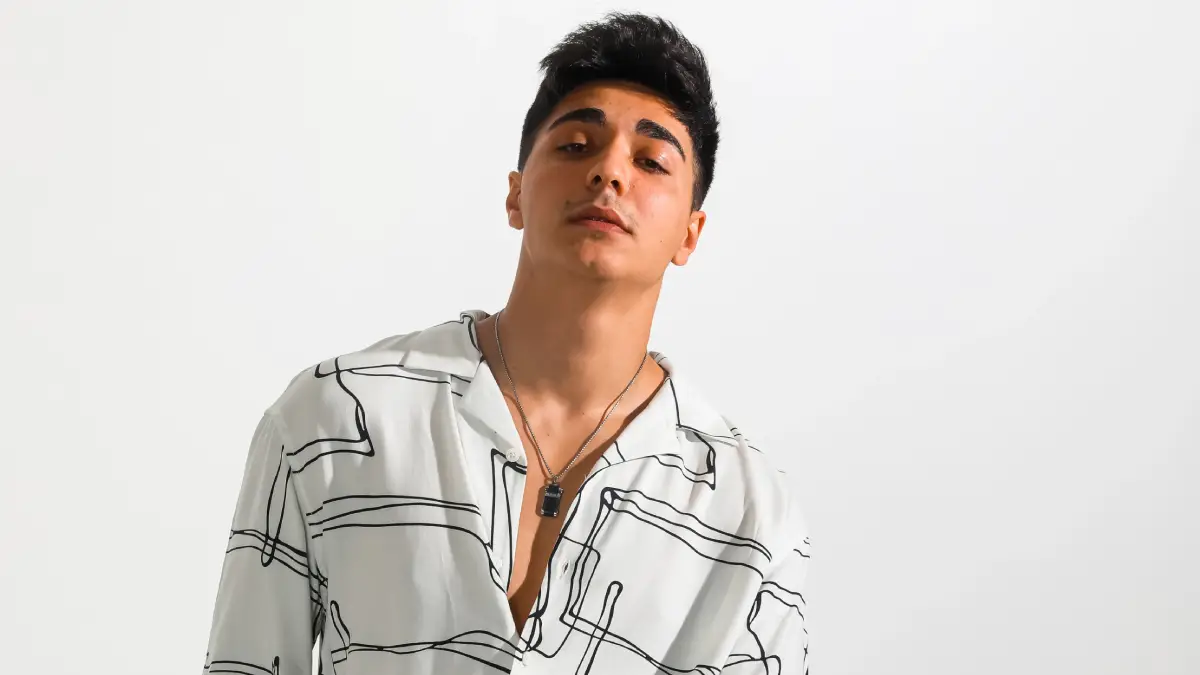 Sezer Sarıgöz – Sar Beni Sar Şarkı Sözleri