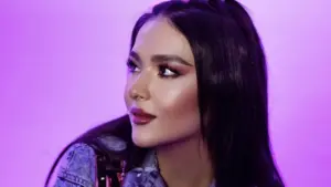 Sura Iskenderli – Bazen Şarkı Sözleri