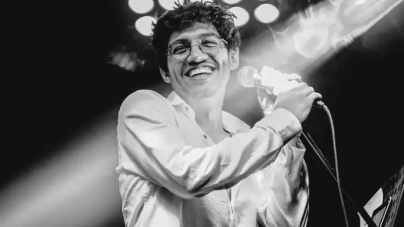 Emrah Karaduman & Mavi Gri – O Değil Ki Şarkı Sözleri