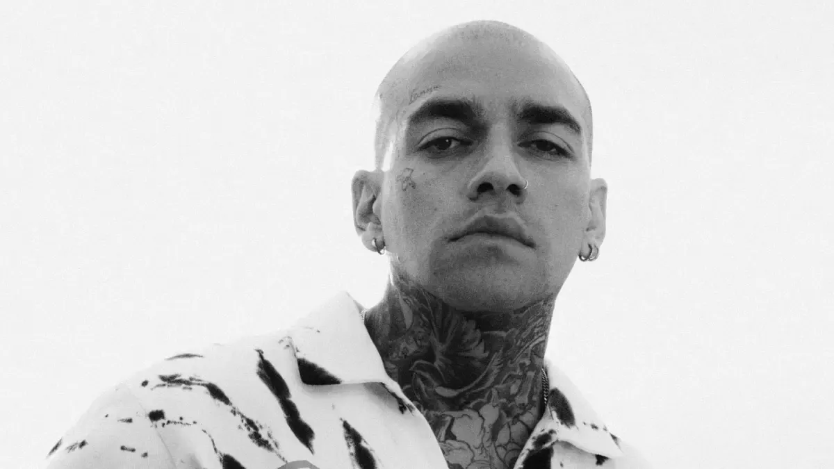 Ezhel – Ay Işığına Bezenmiş Aşk Şarkı Sözleri