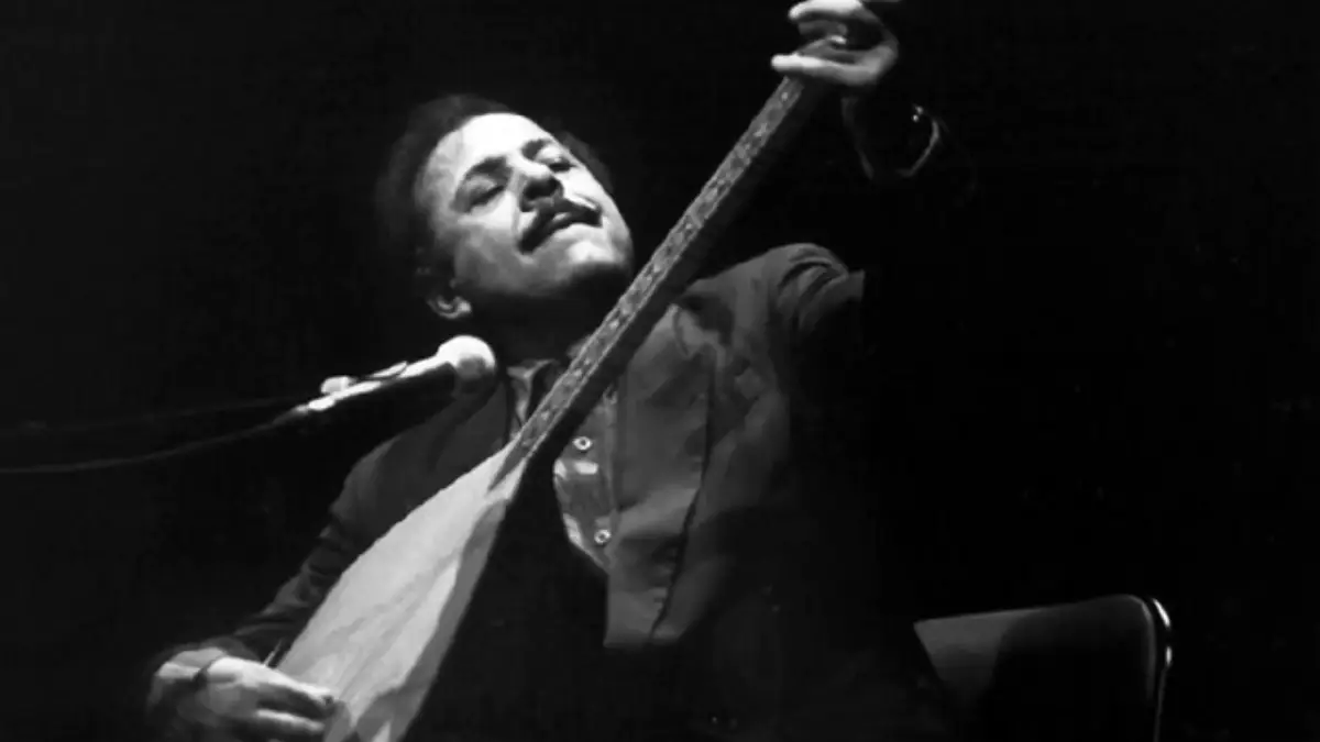 Neşet Ertaş – Burası Muştur Şarkı Sözleri