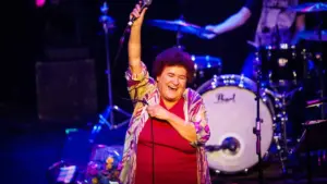 Selda Bağcan – Sarı Saçlım Mavi Gözlüm Şarkı Sözleri