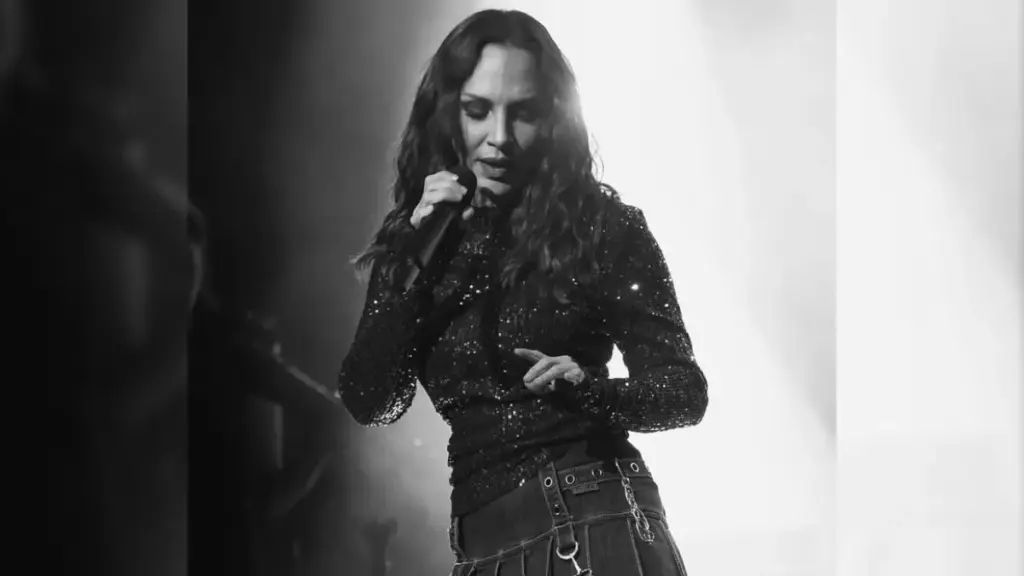 Sertab Erener – Ateşle Barut video