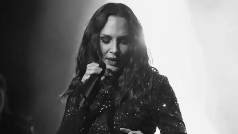 Sertab Erener – Sevdam Ağlıyor Şarkı Sözleri