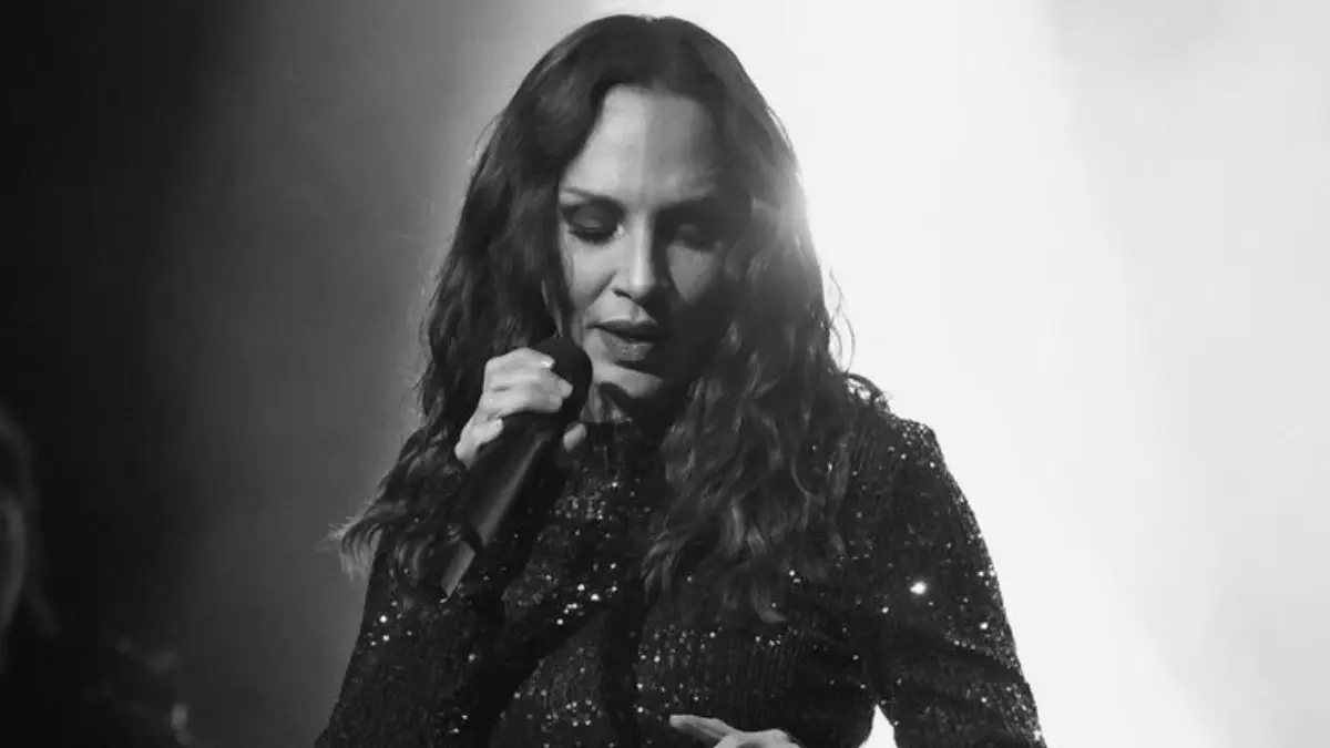 Sertab Erener – Sevdam Ağlıyor Şarkı Sözleri