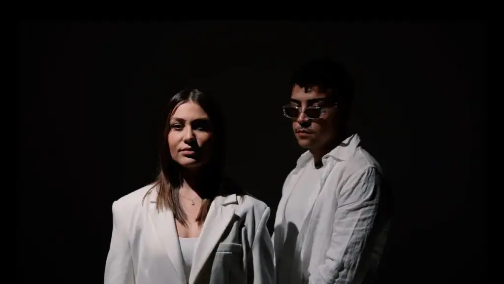 Sıla Şahin & Samet Kardeşler – Günler Şarkı Sözleri