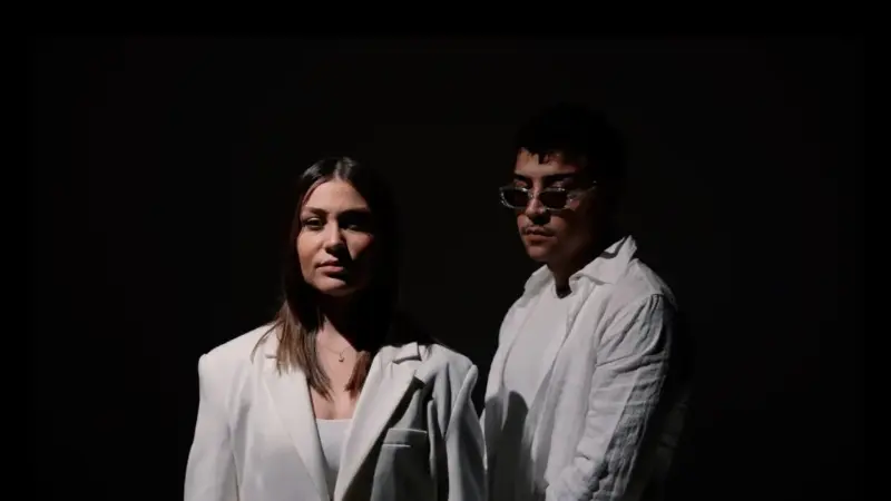 Sıla Şahin & Samet Kardeşler – Günler Şarkı Sözleri