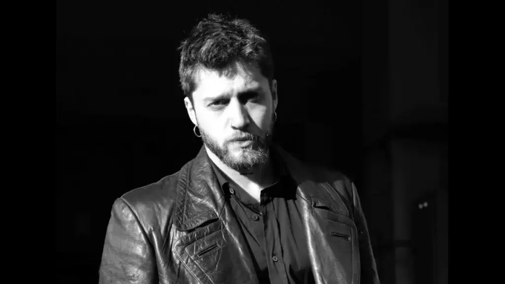 Ufuk Beydemir – Dönme Geri Şarkı Sözleri