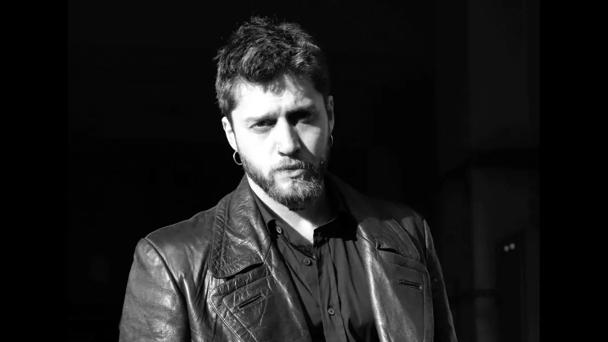 Ufuk Beydemir – Dönme Geri Şarkı Sözleri