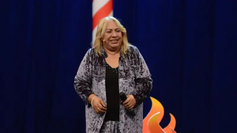 Dilber Ay – Tavukları Pişirmişem Şarkı Sözleri