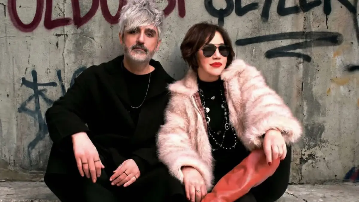 Nazan Öncel & Manuş Baba – Oldu Bi Şeyler Şarkı Sözleri