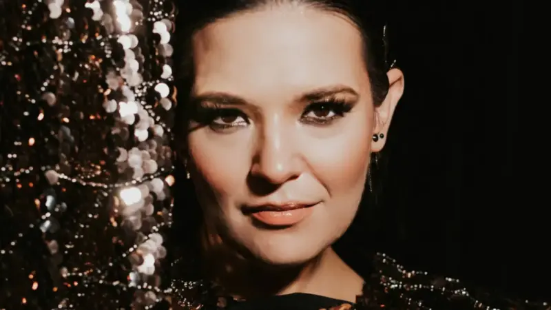 Tuğçe Kandemir – Yalnızlık Korosu Şarkı Sözleri