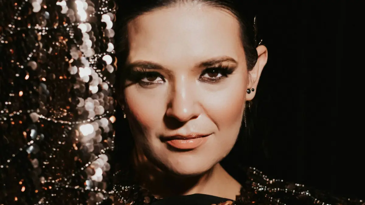 Tuğçe Kandemir – Yalnızlık Korosu Şarkı Sözleri