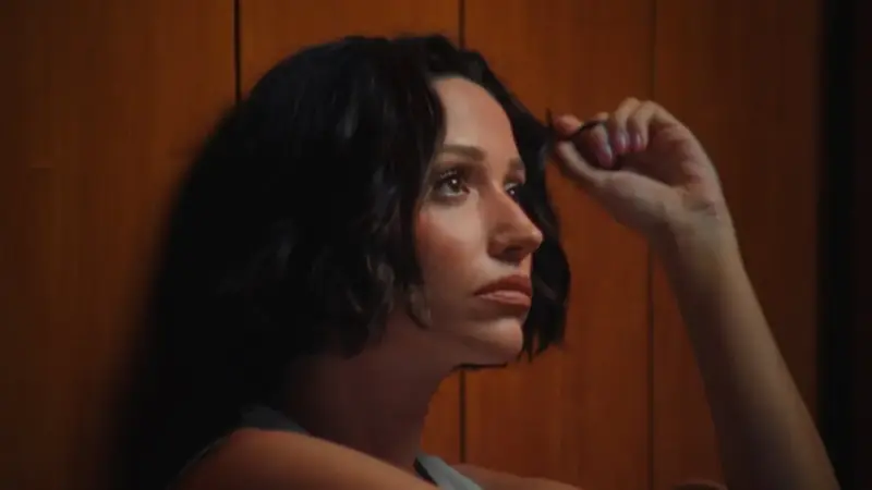 Zeynep Bastık – Zor Şarkı Sözleri