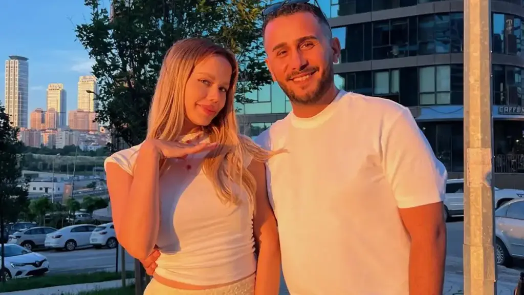 Gamze Karta & Mehmet Karta – Siyah Beyaz video