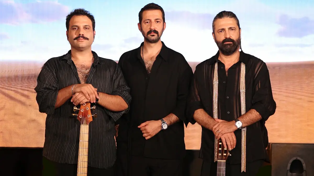 Karaf – Var Mı Aşktan Ötesi Şarkı Sözleri