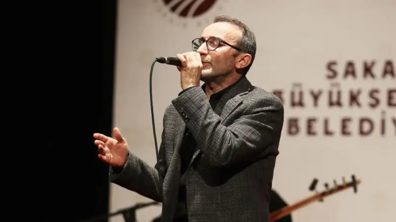 Ömer Karaoğlu – Şehit Türküsü (Şehit Tahtında) Sözleri