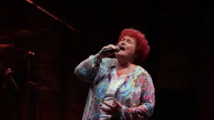 Selda Bağcan – Yüce Dağ Başında Şarkı Sözleri