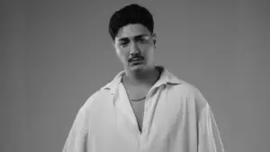 Sezer Sarıgöz – Düşerim Aklına Şarkı Sözleri