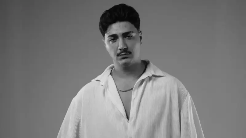 Sezer Sarıgöz – Düşerim Aklına Şarkı Sözleri