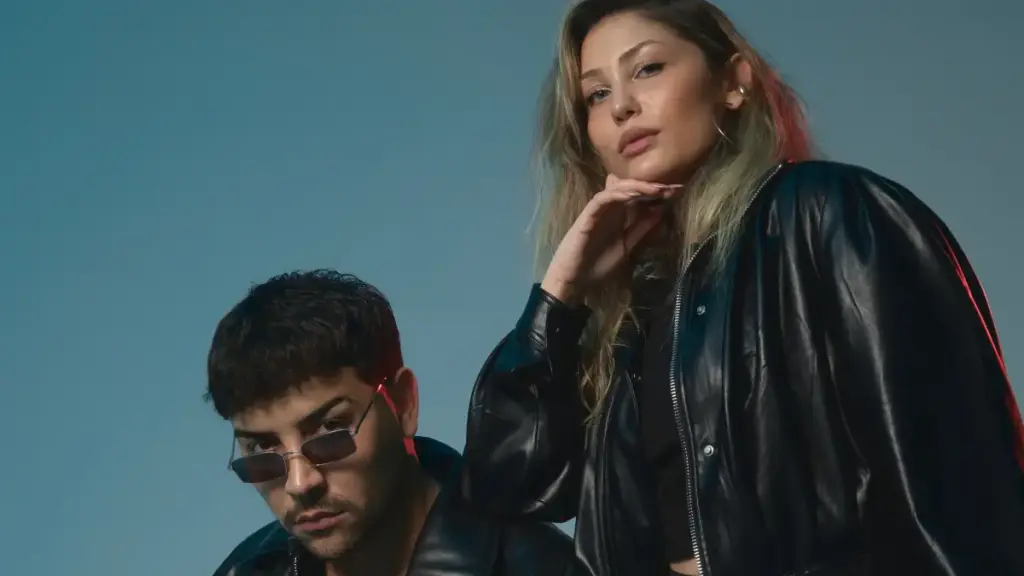 Sıla Şahin x Samet Kardeşler – Üzgünüm video