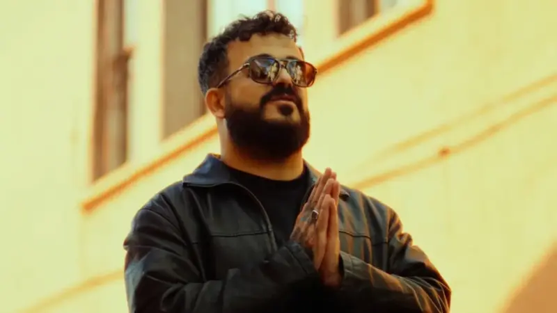 Velet – Seni Ben Gibi Tanımıyorlar Şarkı Sözleri