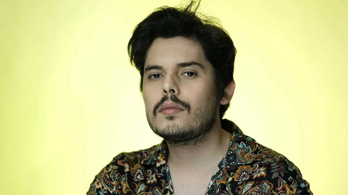 Ahmet Hatipoğlu – Sende Bi’ Şey Var video