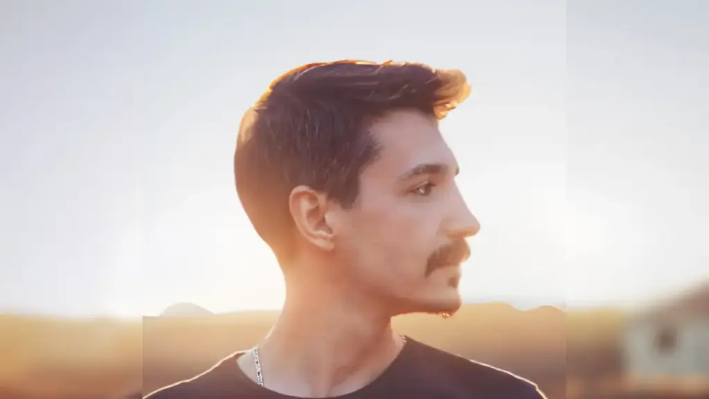 Alper Ayyıldız – Yerime Güveniyorum video